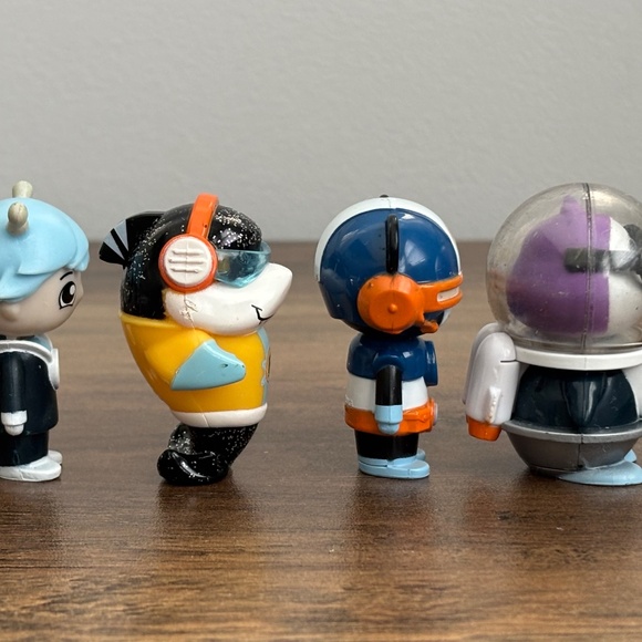 Lot 4 RYAN'S WORLD toy figures GALAXY EXPLORERS Alien, Penguin, Shark, Bear - Picture 6 of 10